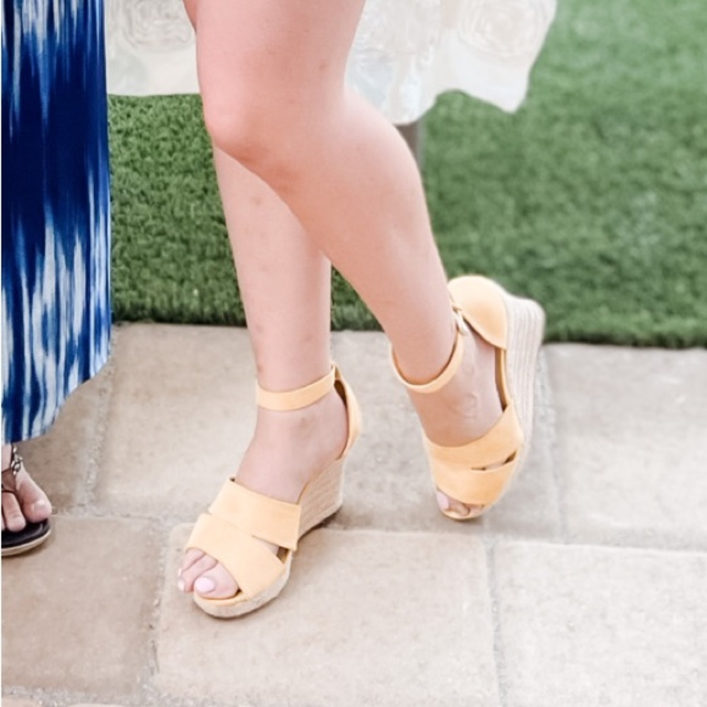 Yellow wedges